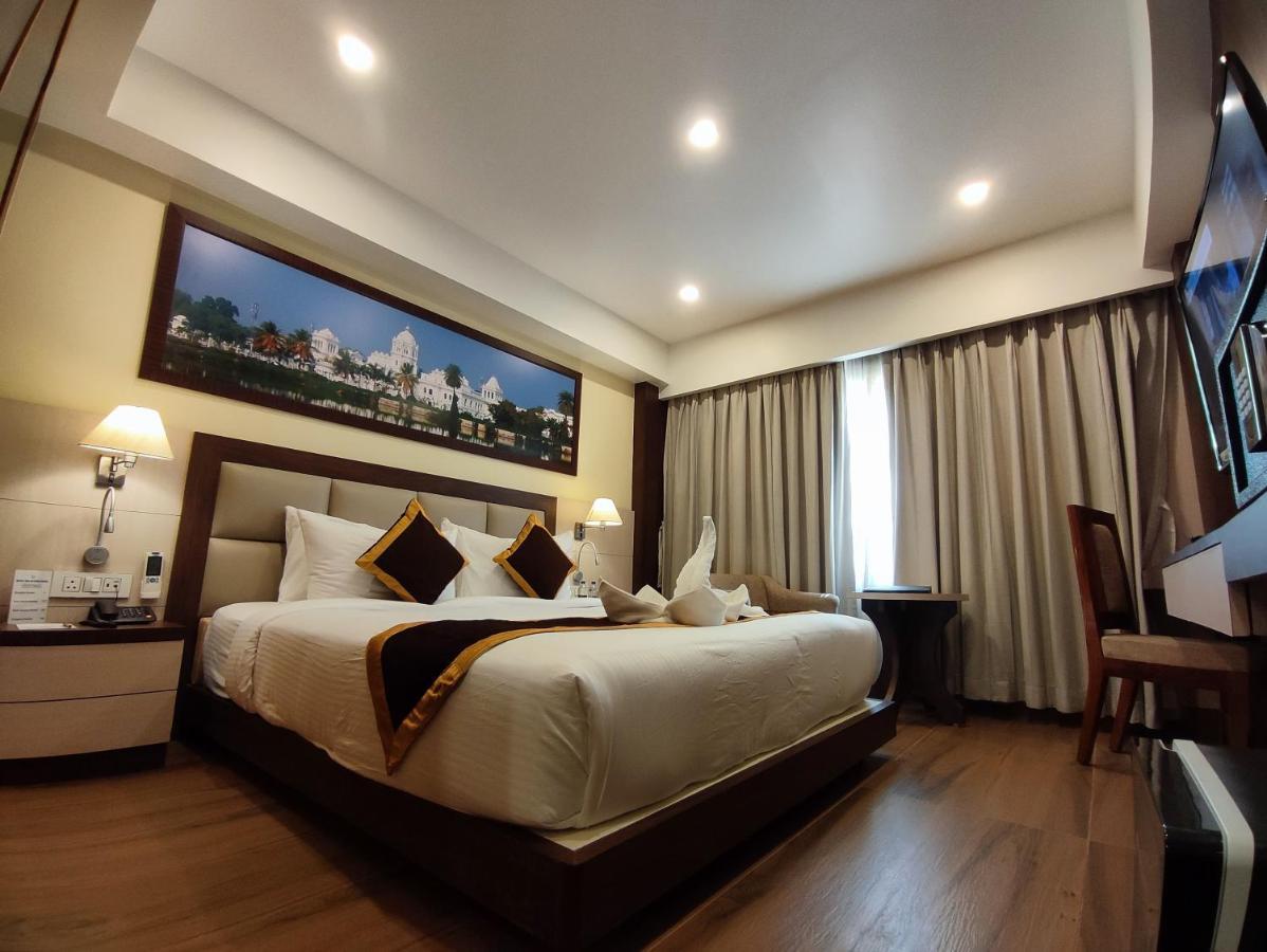 Hotel Rimi International Agartala Exterior foto